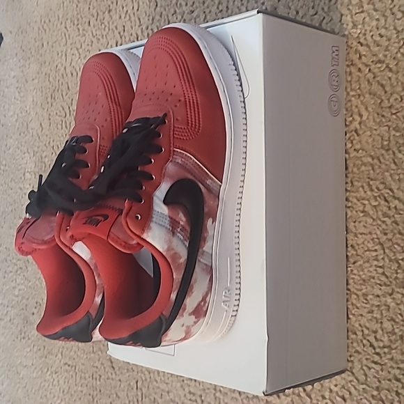 Nike - Picture 3 of 5